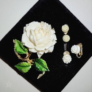 VINTAGE WHITE CELLULOID ROSE BROOCH & 2 PAIR EARRINGS